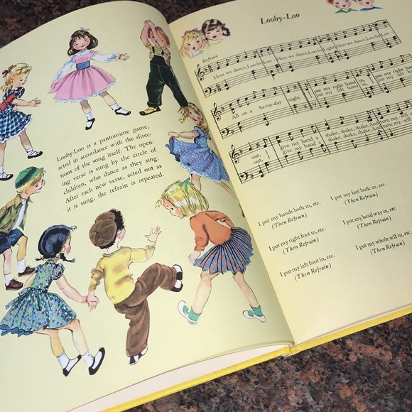 Vintage 70s CHILDRENS SONG Book~1977 Printing~Great Graphics - Picture 6 of 8